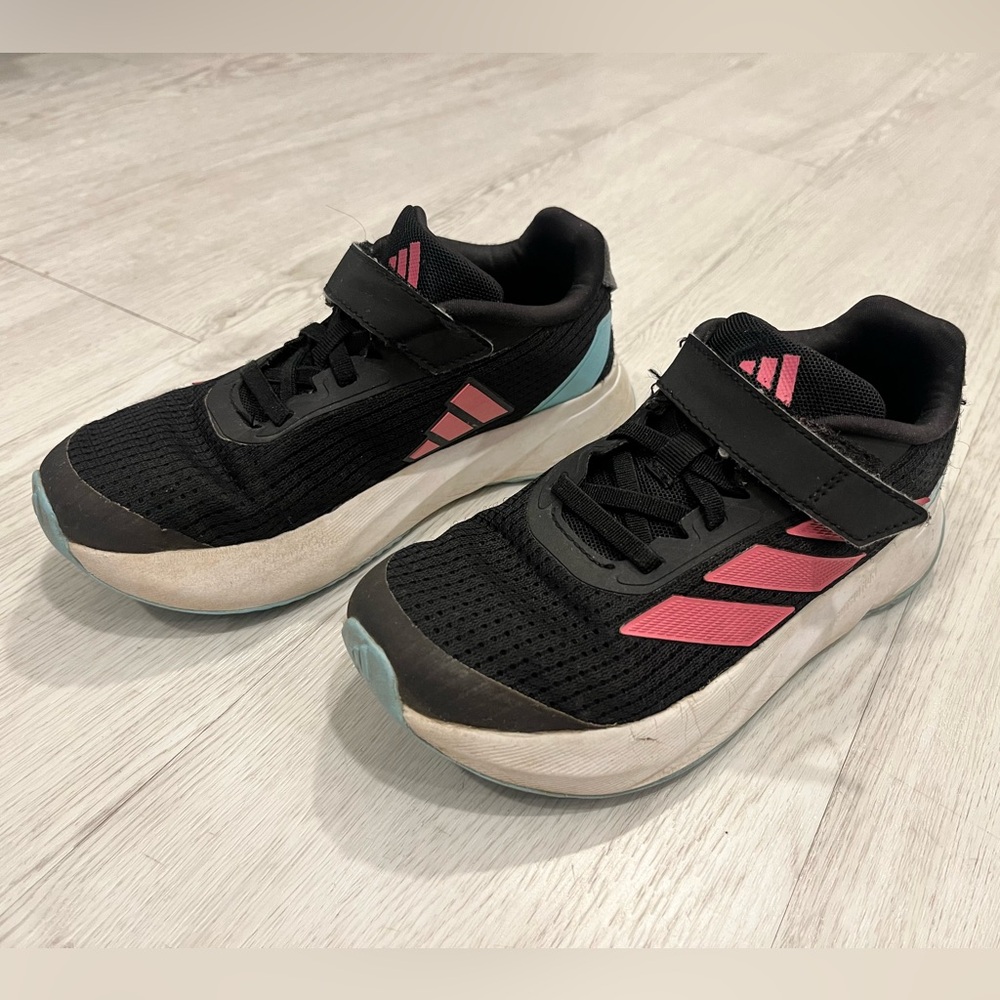 Kids Adidas sneakers US size 1